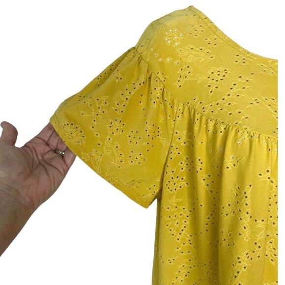 W5 Concepts Women’s XL Floral Eyelet Flutter Sleeve  Top NWT - Picture 4 of 9